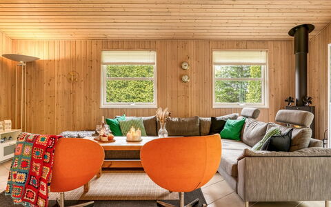 Felina - from the Sea: Møbel, Indretning, Gulvbelægning, Etage, Træ, Bord, Stue, Couch, Loft, Stol