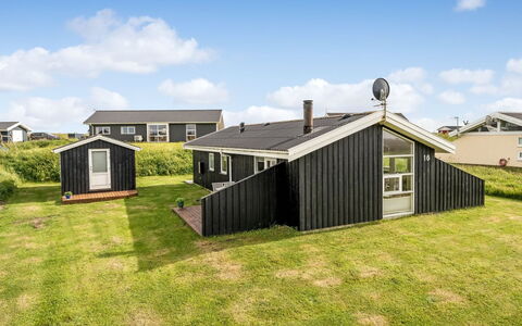 Niesina - 200M from the Sea: Hus, Tag, Hjem, Sommerhus, Skur, Garden Bygninger, Sidespor, Gård, Bjælkehytte, Hytte