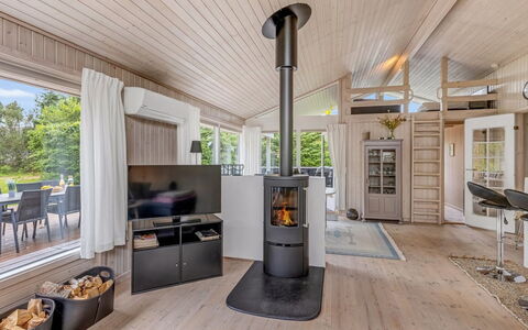 Anouk - 2Km from the Sea: Træ, Gulvbelægning, Etage, Loft, Hjem, Trægulve, Hårdttræ, Bejdse, Stue, Dæk