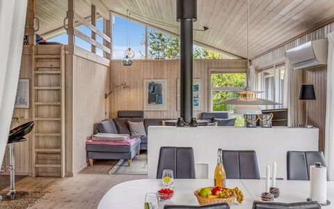 Anouk - 2Km from the Sea: Træ, Indretning, Loft, Hjem, Etage, Sommerhus, Stue, Hårdttræ, Trægulve, Couch