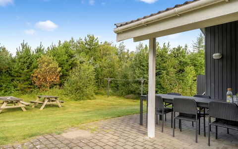 Ane - 800M from the Sea: Blå, Busk, Sommerhus, Bunddække, Have, Estate, Skygge, Landscaping, Stuehus, Eco Hotel