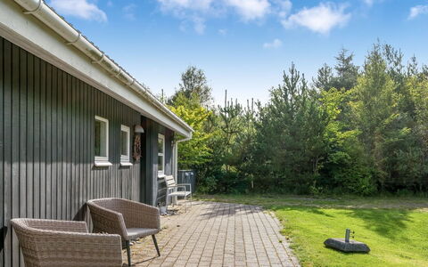 Ane - 800M from the Sea: Blå, Busk, Sommerhus, Bunddække, Have, Estate, Skygge, Landscaping, Stuehus, Eco Hotel