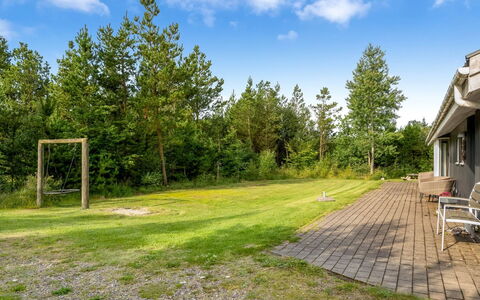 Ane - 800M from the Sea: Blå, Busk, Sommerhus, Bunddække, Have, Estate, Skygge, Landscaping, Stuehus, Eco Hotel