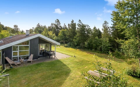 Ane - 800M from the Sea: Blå, Busk, Sommerhus, Bunddække, Have, Estate, Skygge, Landscaping, Stuehus, Eco Hotel