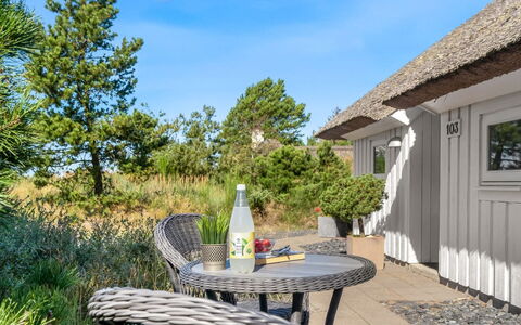 Pihla - 1.1Km from the Sea: Blå, Busk, Sommerhus, Bunddække, Have, Estate, Skygge, Landscaping, Stuehus, Eco Hotel