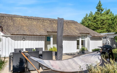 Pihla - 1.1Km from the Sea: Blå, Busk, Sommerhus, Bunddække, Have, Estate, Skygge, Landscaping, Stuehus, Eco Hotel