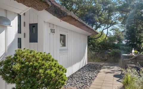 Pihla - 1.1Km from the Sea: Blå, Busk, Sommerhus, Bunddække, Have, Estate, Skygge, Landscaping, Stuehus, Eco Hotel