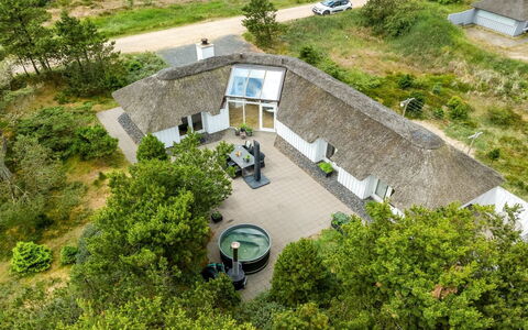 Pihla - 1.1Km from the Sea: Blå, Busk, Sommerhus, Bunddække, Have, Estate, Skygge, Landscaping, Stuehus, Eco Hotel
