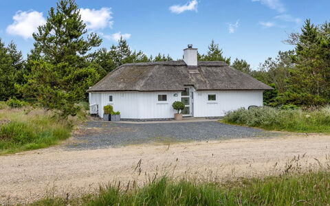 Pihla - 1.1Km from the Sea: Blå, Busk, Sommerhus, Bunddække, Have, Estate, Skygge, Landscaping, Stuehus, Eco Hotel
