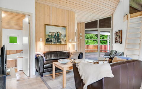 Bruna - 300M from the Sea: Træ, Indretning, Loft, Møbel, Hjem, Stue, Etage, Gulvbelægning, Værelse, Sommerhus