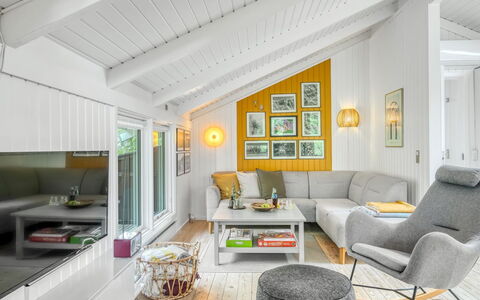 Satzur - 400M from the Sea: Køkken, Countertop, Køkken Apparat, Gulvbelægning, Cabinetry, Indretning, Større Bandage, Etage, Hjem, Møbel