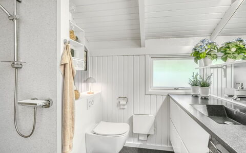 Satzur - 400M from the Sea: Køkken, Countertop, Køkken Apparat, Gulvbelægning, Cabinetry, Indretning, Større Bandage, Etage, Hjem, Møbel