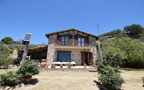Villa Roccella Ionica, Sea View, a c: Plante, Himmel, Vindue, Bygning, Land Lot, Hus, Træ, Sommerhus, Boligområde, Ejendom