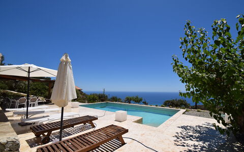 Villa Roccella Ionica, Sea View, a c: Himmel, Ejendom, Vand, Plante, Azure, Udendørs Møbler, Skygge, Ejendom, Bygning, Fritid