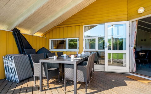 Guja - 250M from the Sea: Køkken, Countertop, Køkken Apparat, Gulvbelægning, Cabinetry, Indretning, Større Bandage, Etage, Hjem, Møbel