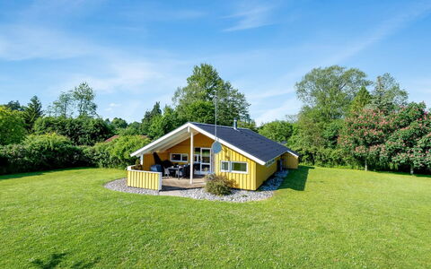Guja - 250M from the Sea: Køkken, Countertop, Køkken Apparat, Gulvbelægning, Cabinetry, Indretning, Større Bandage, Etage, Hjem, Møbel