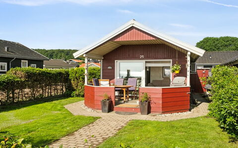Anselmi - 25M from the Sea: Træ, Tag, Hjem, Hus, Arkitektur, Sidespor, Land Lot, Sommerhus, Skur, Garden Bygninger