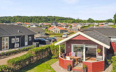 Anselmi - 25M from the Sea: Træ, Tag, Hjem, Hus, Arkitektur, Sidespor, Land Lot, Sommerhus, Skur, Garden Bygninger