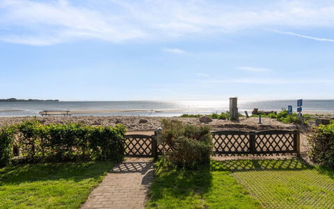 Anselmi - 25M from the Sea: Træ, Tag, Hjem, Hus, Arkitektur, Sidespor, Land Lot, Sommerhus, Skur, Garden Bygninger