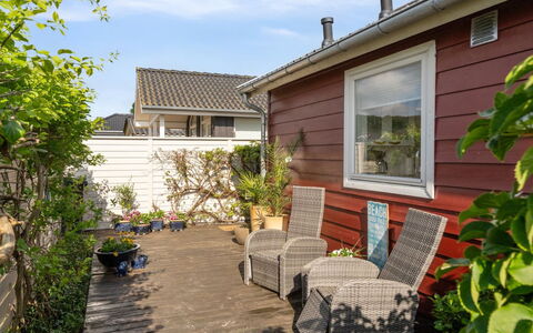 Anselmi - 25M from the Sea: Træ, Tag, Hjem, Hus, Arkitektur, Sidespor, Land Lot, Sommerhus, Skur, Garden Bygninger