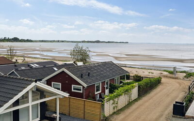 Anselmi - 25M from the Sea