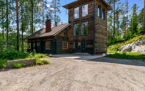 Villa Torni: Træ, Gulvbelægning, Etage, Møbel, Trægulve, Indretning, Køjeseng, Værelse, Bejdse, Hårdttræ
