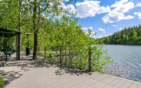 Villa Torni: Træ, Gulvbelægning, Etage, Møbel, Trægulve, Indretning, Køjeseng, Værelse, Bejdse, Hårdttræ