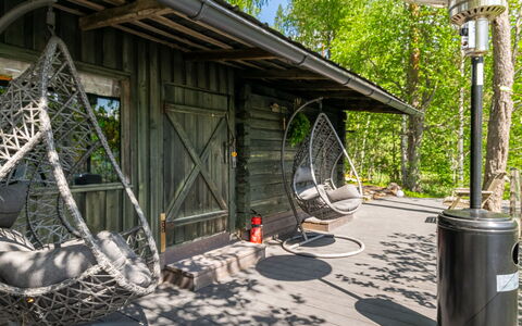 Villa Torni: Træ, Gulvbelægning, Etage, Møbel, Trægulve, Indretning, Køjeseng, Værelse, Bejdse, Hårdttræ