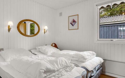 Fiallar - 3.2Km from the Sea: Soveværelse, Seng, Sengetøj, Loft, Sengetøj, Bed Frame, Hårdttræ, Sengetøj, Design, Lampe