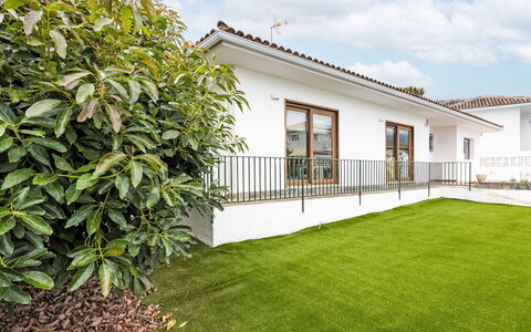 Borges Fuente: Sky, Bygning, Ejendom, Himmel, Plante, Træ, Land Lot, Hus, Arkitektur, Vegetationen