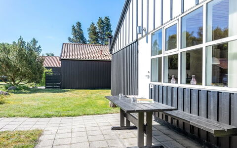 Clea - 300M from the Sea: Hus, Tag, Hjem, Sommerhus, Skur, Garden Bygninger, Sidespor, Gård, Bjælkehytte, Hytte