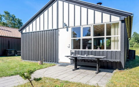 Clea - 300M from the Sea: Hus, Tag, Hjem, Sommerhus, Skur, Garden Bygninger, Sidespor, Gård, Bjælkehytte, Hytte