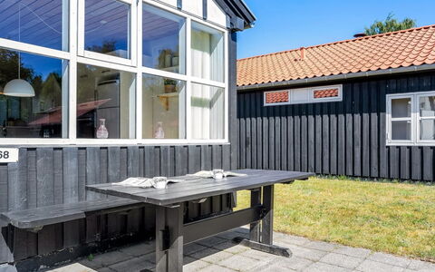 Clea - 300M from the Sea: Køkken, Countertop, Køkken Apparat, Gulvbelægning, Cabinetry, Indretning, Større Bandage, Etage, Hjem, Møbel