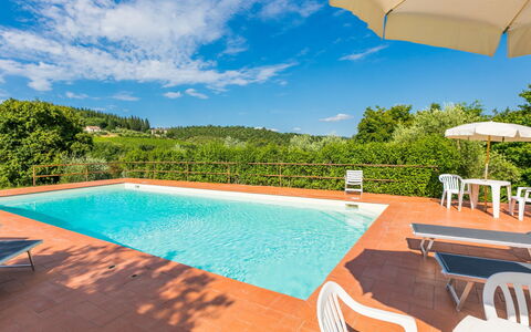 Castellina in Chianti 647: Vand, Himmel, Ejendom, Møbel, Svømmepøl, Plante, Sky, Azure, Natur, Bygning