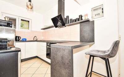 Zadar Sukošan 134: Ejendom, Møbel, Cabinetry, Belysning, Køkken Apparat, Træ, Countertop, Arkitektur, Indretning, Husholdningsapparat