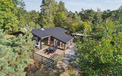 Srebrenka - 350M from the Sea: Træ, Tag, Arkitektur, Hjem, Hus, Sommerhus, Sidespor, Hårdttræ, Hældning, Estate