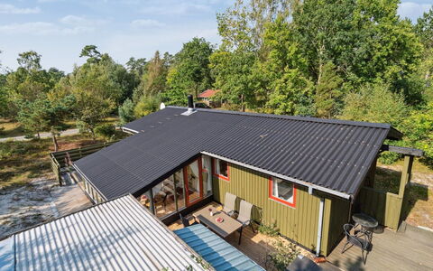 Srebrenka - 350M from the Sea: Træ, Tag, Arkitektur, Hjem, Hus, Sommerhus, Sidespor, Hårdttræ, Hældning, Estate