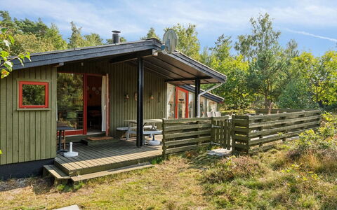 Srebrenka - 350M from the Sea: Træ, Tag, Arkitektur, Hjem, Hus, Sommerhus, Sidespor, Hårdttræ, Hældning, Estate