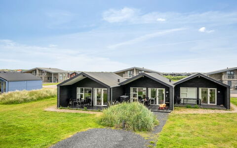 Antonelle - from the Sea: Møbel, Indretning, Gulvbelægning, Etage, Loft, Værelse, Stol, Bord, Lejlighed, Køkken & Spisebord