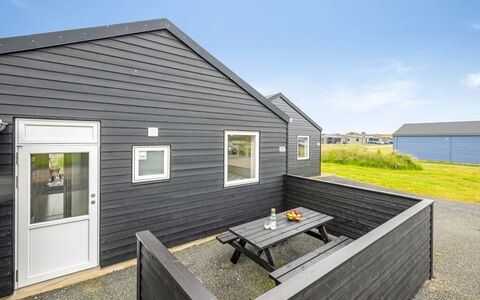 Antonelle - from the Sea: Møbel, Indretning, Gulvbelægning, Etage, Loft, Værelse, Stol, Bord, Lejlighed, Køkken & Spisebord