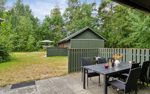 Gail - 200M from the Sea: Træ, Tag, Arkitektur, Hjem, Hus, Sommerhus, Sidespor, Hårdttræ, Hældning, Estate
