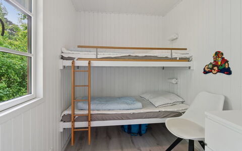 Gail - 200M from the Sea: Køjeseng, Træ, Gulvbelægning, Etage, Indretning, Loft, Soveværelse, Værelse, Møbel, Seng