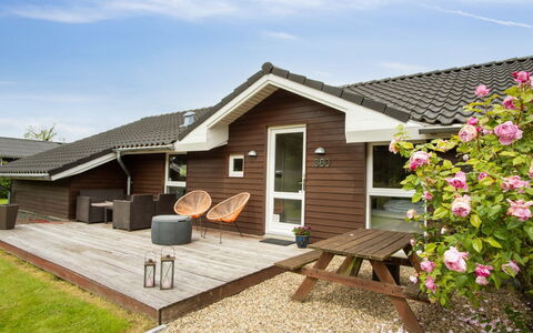 Telli - 350M from the Sea: Hus, Hjem, Dør, Tag, Sommerhus, Estate, Have, Skygge, Sidespor, Gård