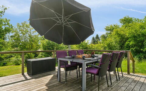 Lovisa - 7Km from the Sea: Svømmepøl, Udendørs Møbler, Møbel, Udvej, Flise, Eco Hotel, Skygge, Stol, Fritid, Estate