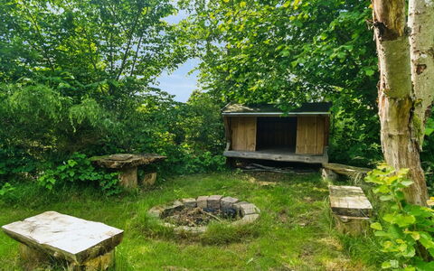 Lovisa - 7Km from the Sea: Blå, Svømmepøl, Møbel, Udendørs Møbler, Udvej, Stol, Skygge, Eco Hotel, Blomsterkrukke