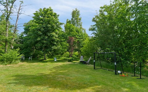 Lovisa - 7Km from the Sea: Blå, Svømmepøl, Møbel, Udendørs Møbler, Udvej, Stol, Skygge, Eco Hotel, Blomsterkrukke