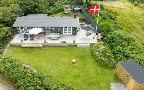 Alessandra - 80M to the Fjord: Blå, Svømmepøl, Møbel, Udendørs Møbler, Udvej, Stol, Skygge, Eco Hotel, Blomsterkrukke