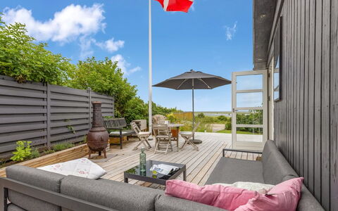 Alessandra - 80M to the Fjord: Blå, Busk, Sommerhus, Bunddække, Have, Estate, Skygge, Landscaping, Stuehus, Eco Hotel