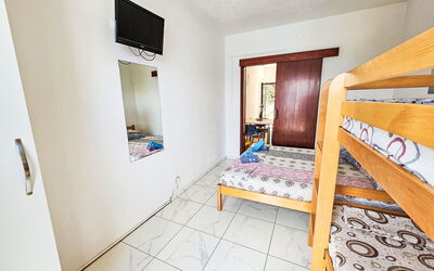 Octopus 300.3: Bygning, Møbel, Ejendom, Træ, Indretning, Hus, Billedramme, Komfort, Bed Frame, Stue