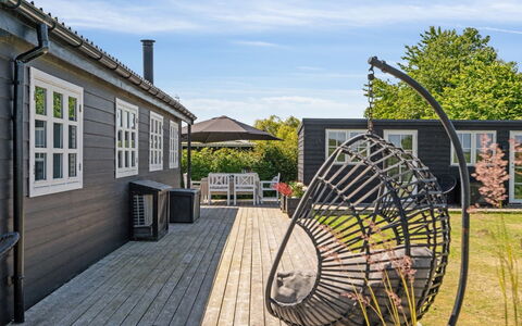 Kim - 250M from the Sea: Træ, Hjem, Møbel, Tag, Dæk, Udendørs Møbler, Sommerhus, Dør, Veranda, Stol